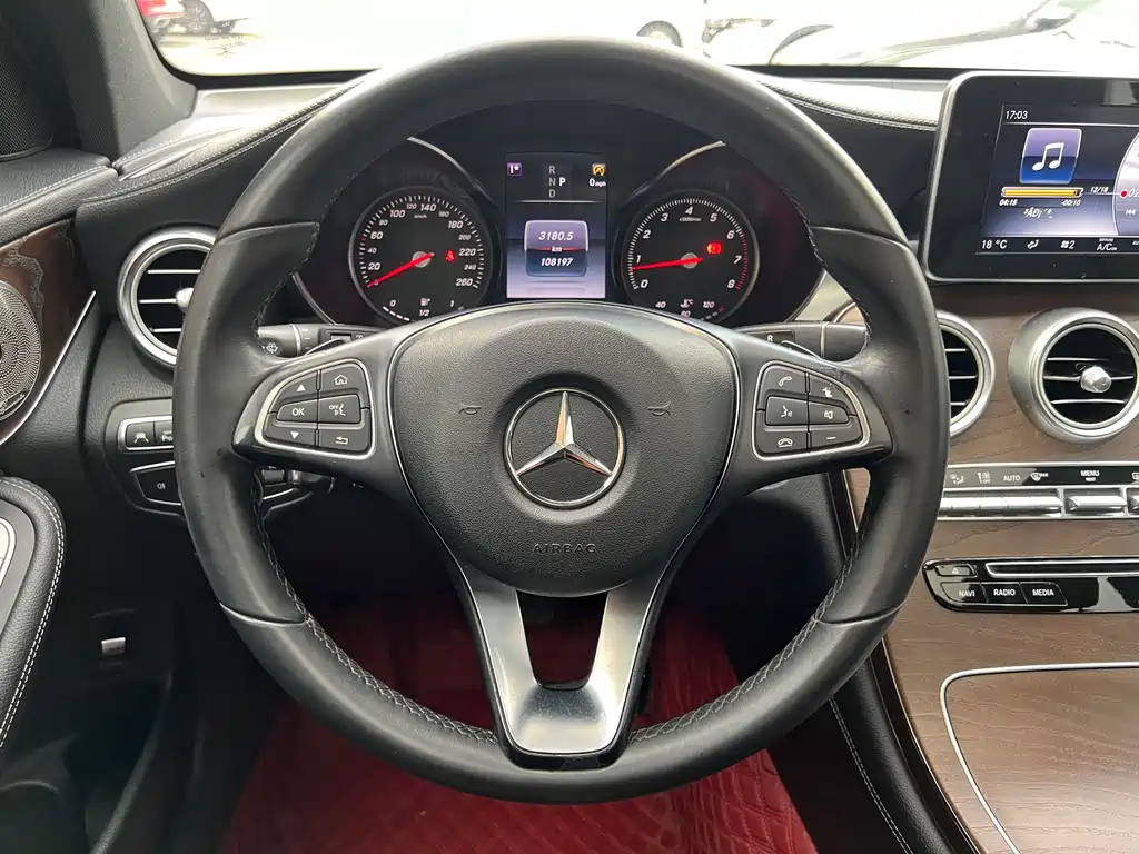 Mercedes-Benz GLC 2017 — фото 19
