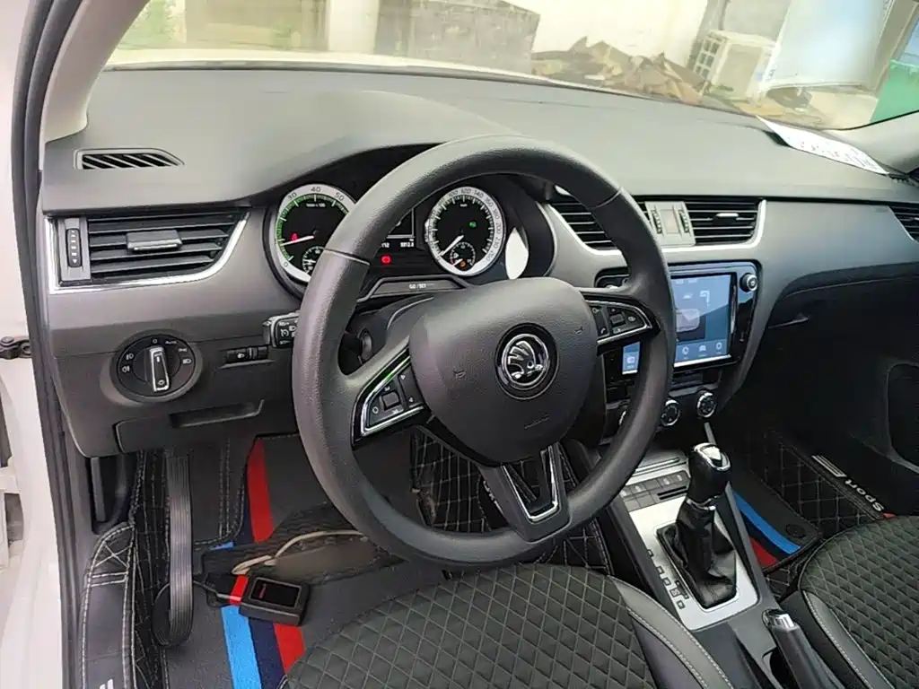 Skoda Octavia 2019 — фото 10