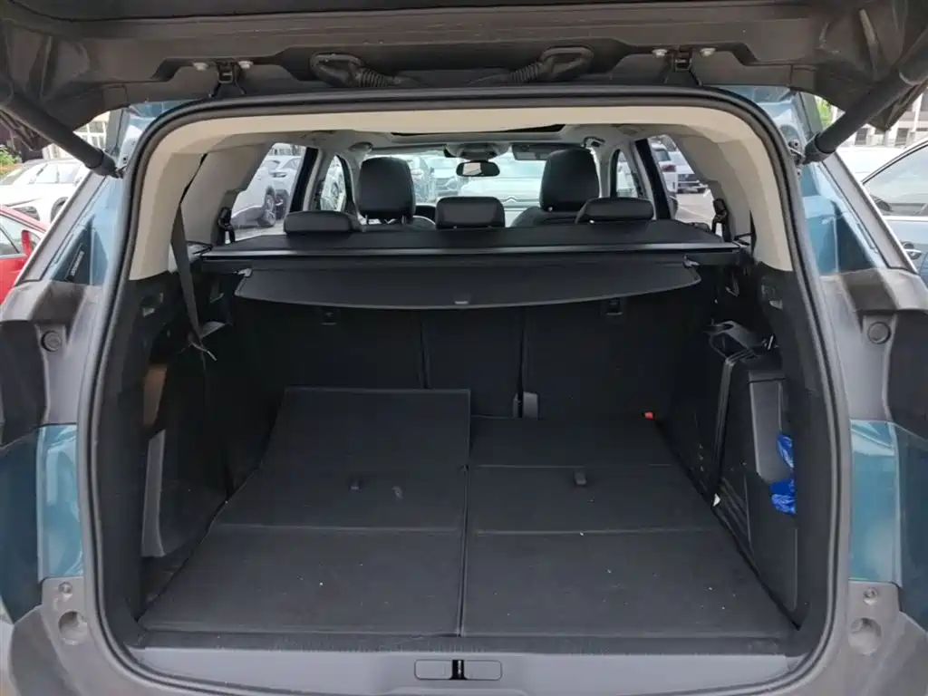 Peugeot 5008 2023 — фото 19