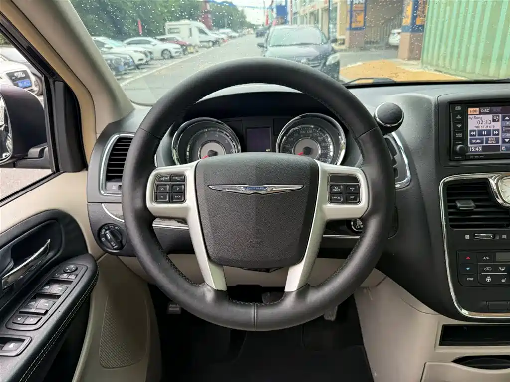 Chrysler Grand Voyager 2015 — фото 5