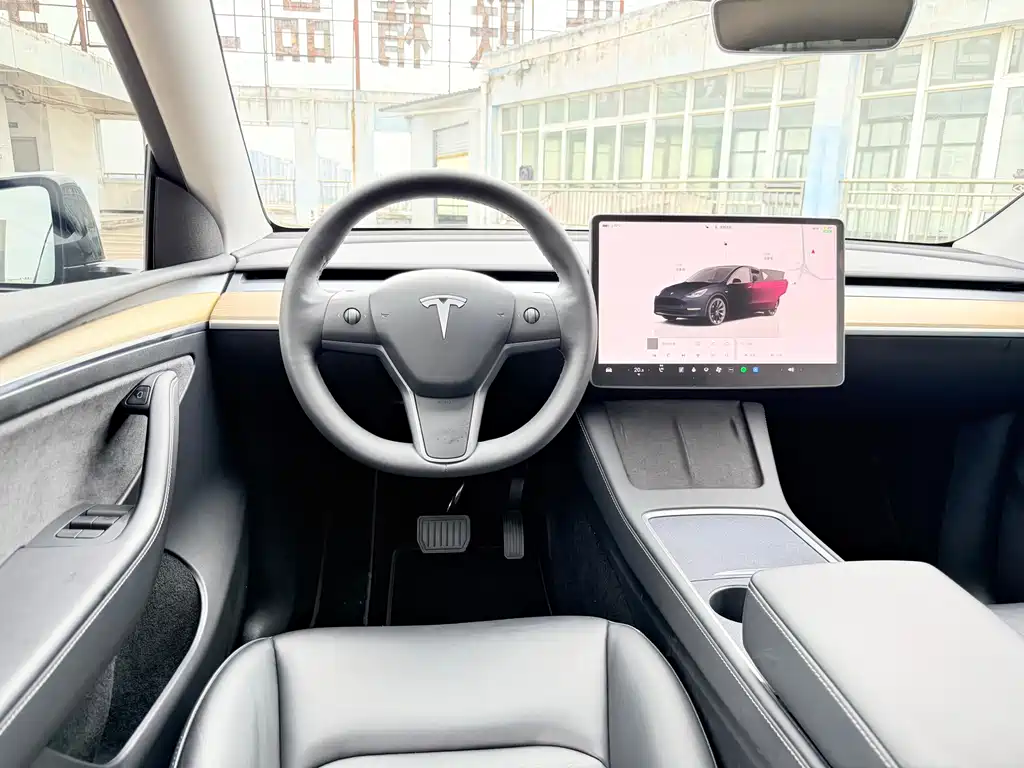 Tesla Model Y 2023 — фото 7