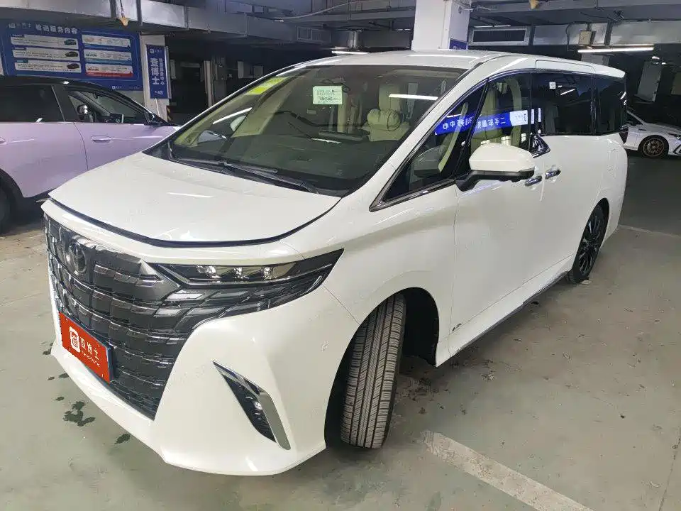 Toyota Alphard 2026 — фото 1