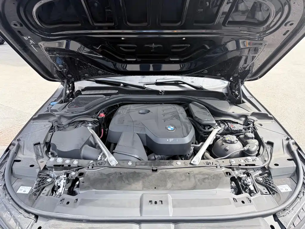 BMW 5 Series 2025 — фото 13