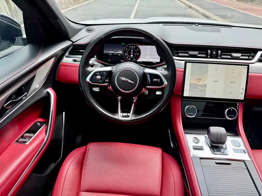 Jaguar F-PACE 2021 — фото 27