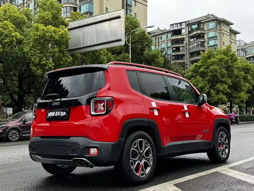 Jeep Renegade 2016 — фото 4