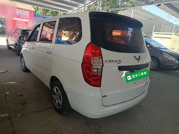 Wuling Hongguang 2017