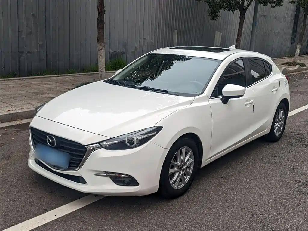 Mazda 3 Axela 2018 — фото 1