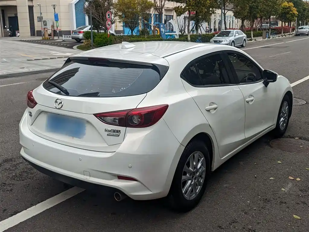 Mazda 3 Axela 2018 — фото 16
