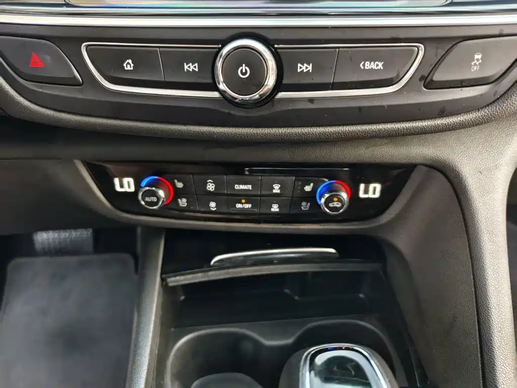 Buick Regal 2018 — фото 15