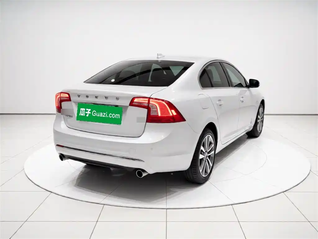 Volvo S60 2016 — фото 7