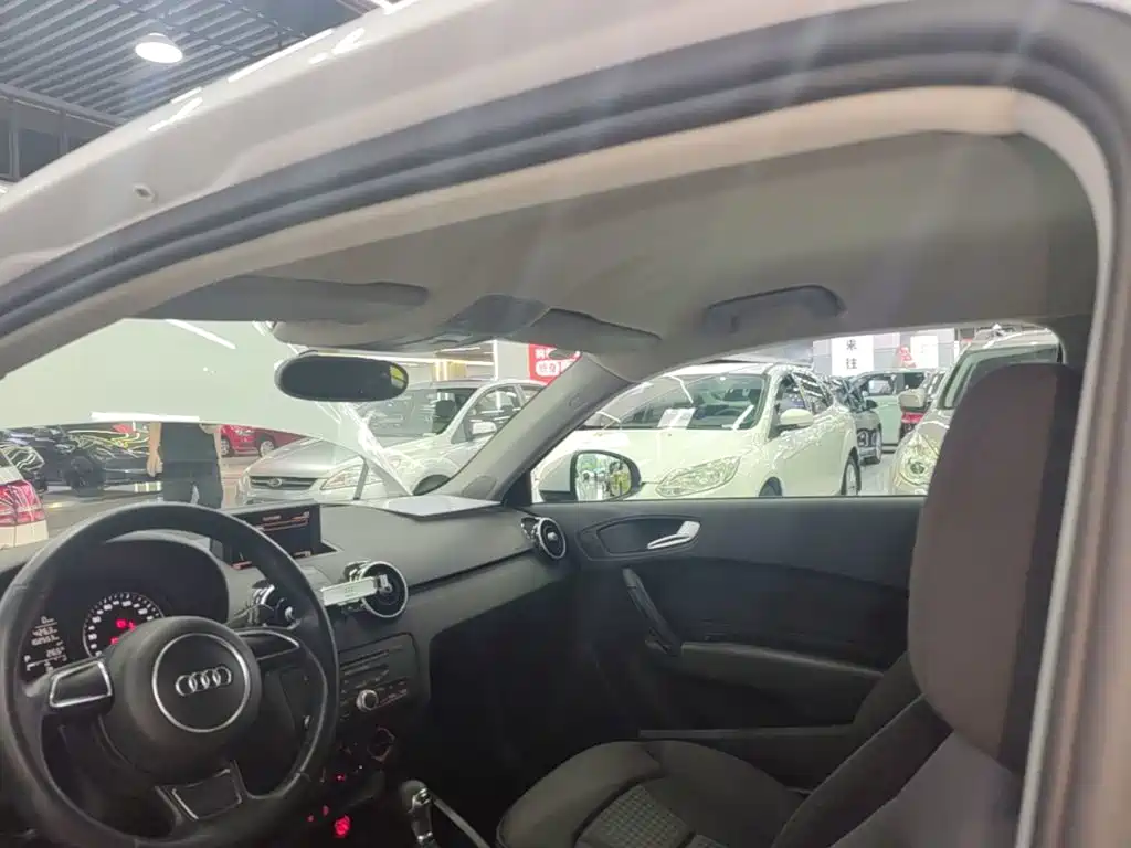Audi A1 2015 — фото 18
