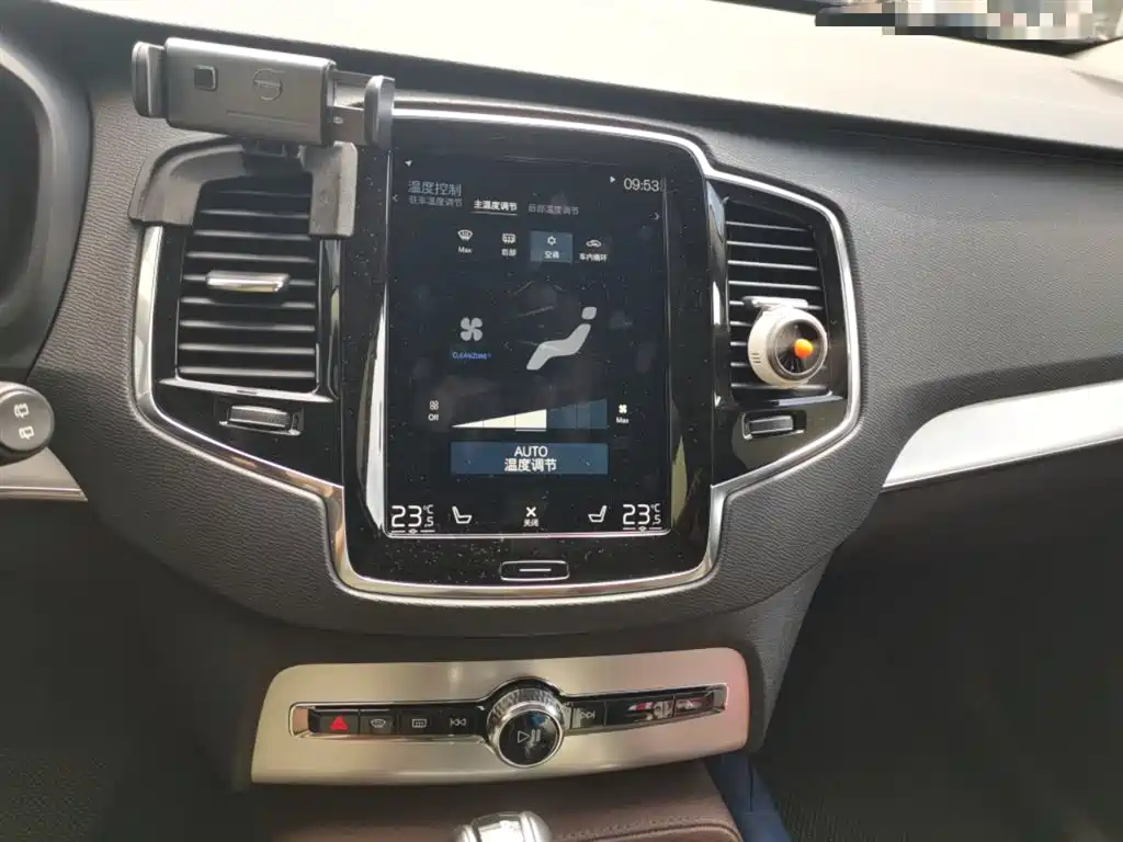 Volvo XC90 2018 — фото 14