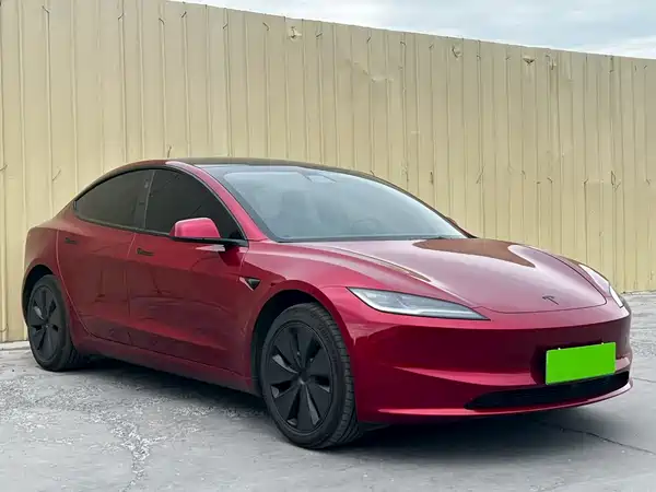 Tesla Model 3 2025