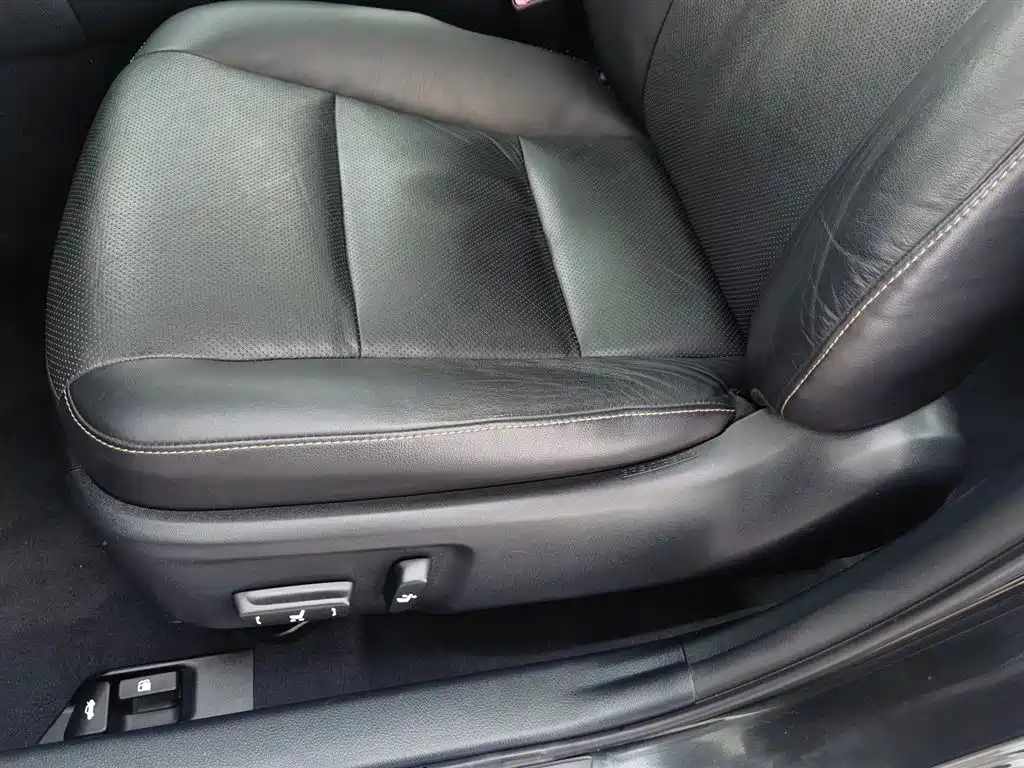 Toyota Camry 2017 — фото 20