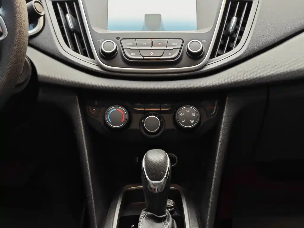 Chevrolet Cavalier 2019 — фото 18