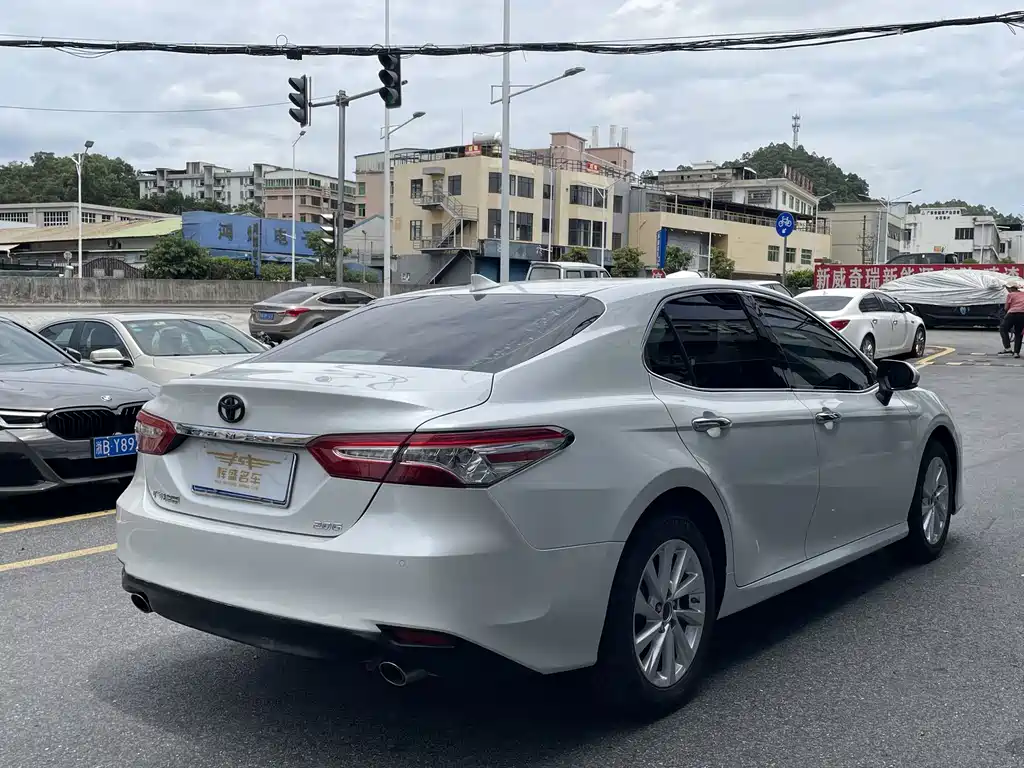 Toyota Camry 2022 — фото 3
