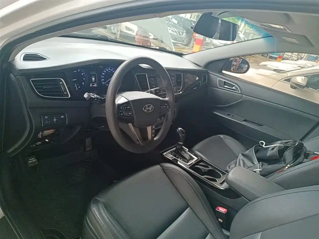 Hyundai Mistra 2015 — фото 10