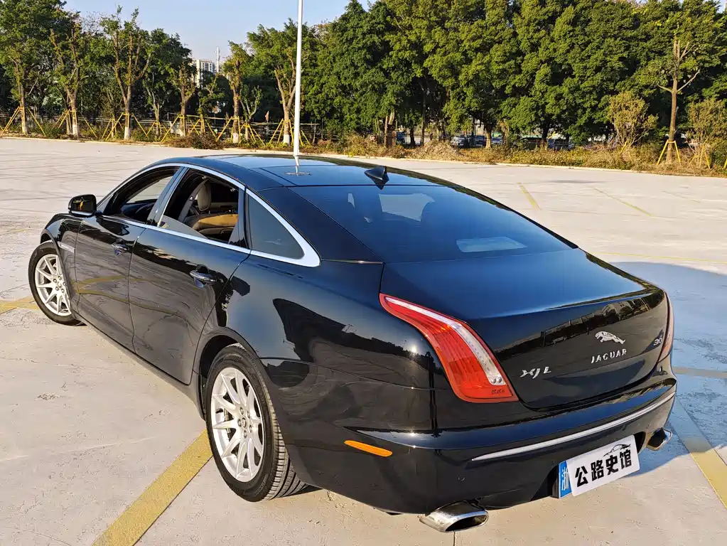 Jaguar XJ 2013 — фото 10