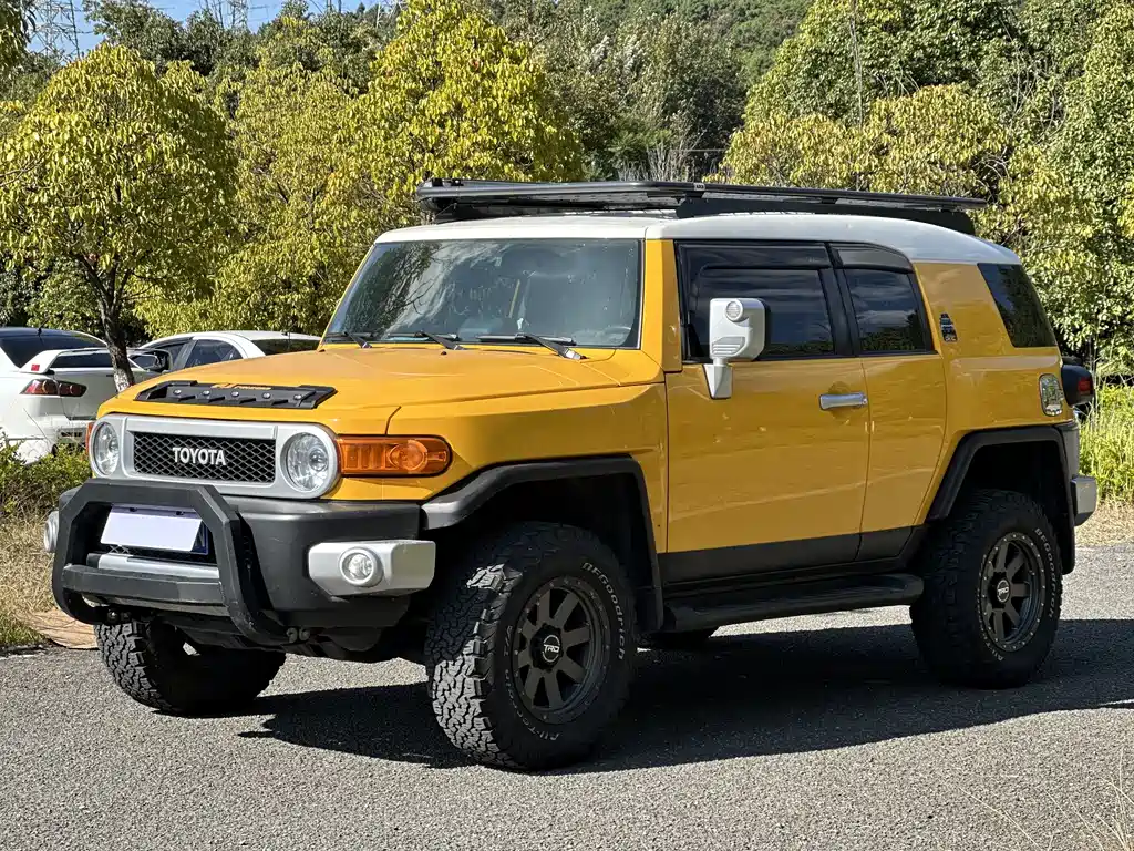 Toyota FJ Cruiser 2018 — фото 1