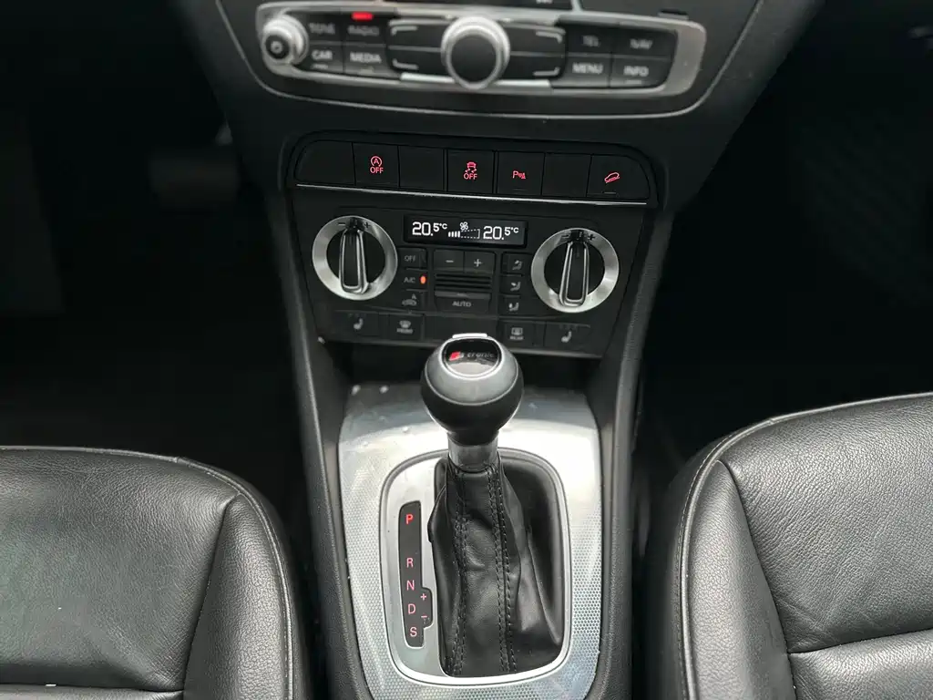 Audi Q3 2015 — фото 19
