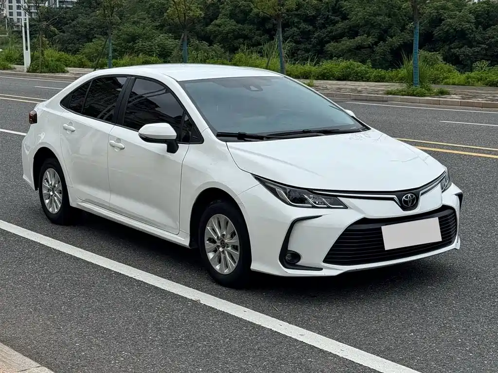Toyota Corolla 2023 — фото 2