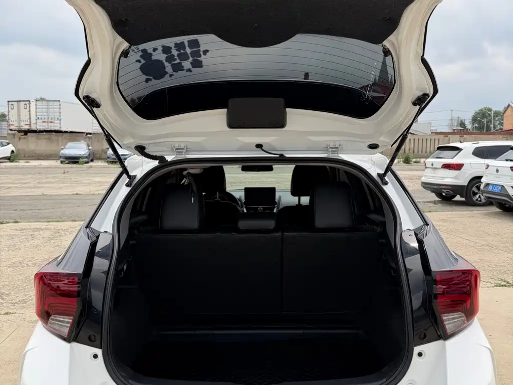 Toyota Yaris L 2022 — фото 18