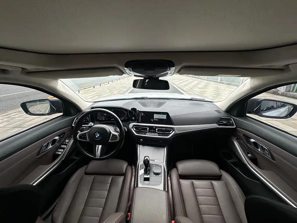 BMW 3 Series 2019 — фото 17
