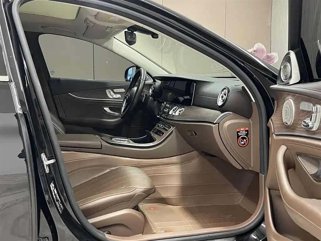 Mercedes-Benz E-Class 2022 — фото 17