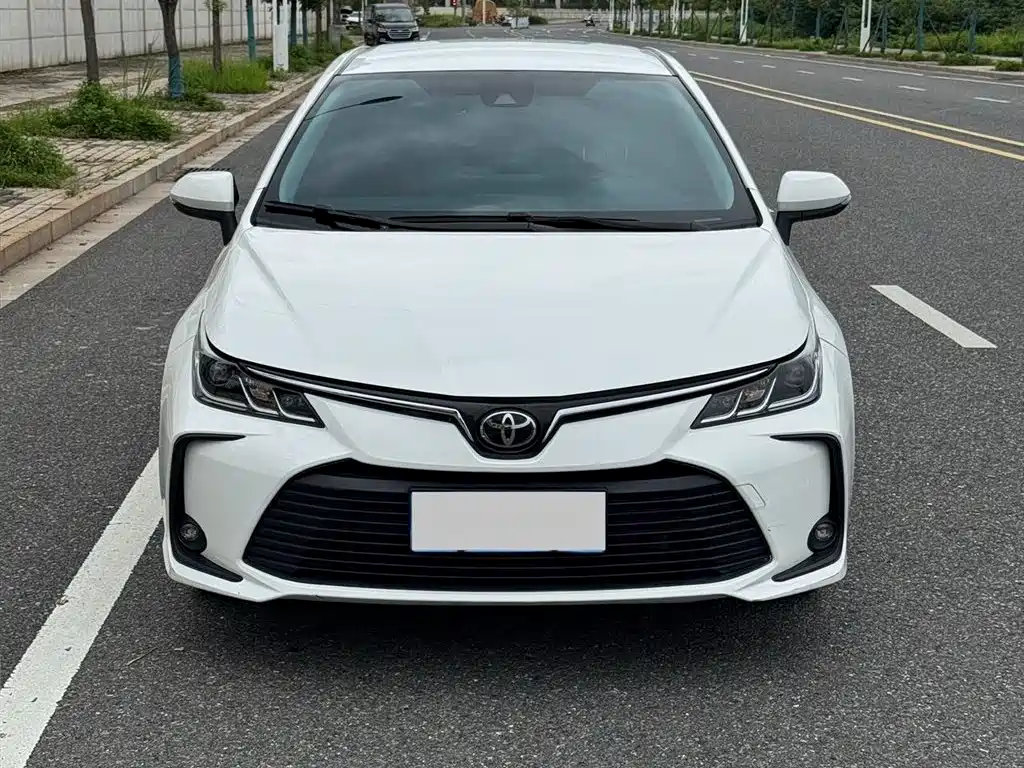 Toyota Corolla 2023 — фото 3