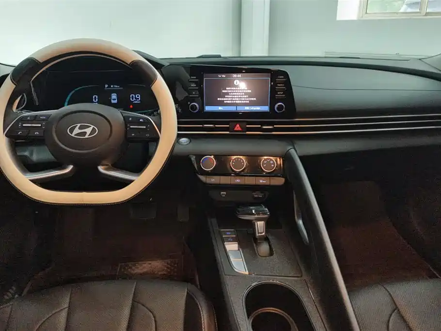 Hyundai Elantra 2025 — фото 12