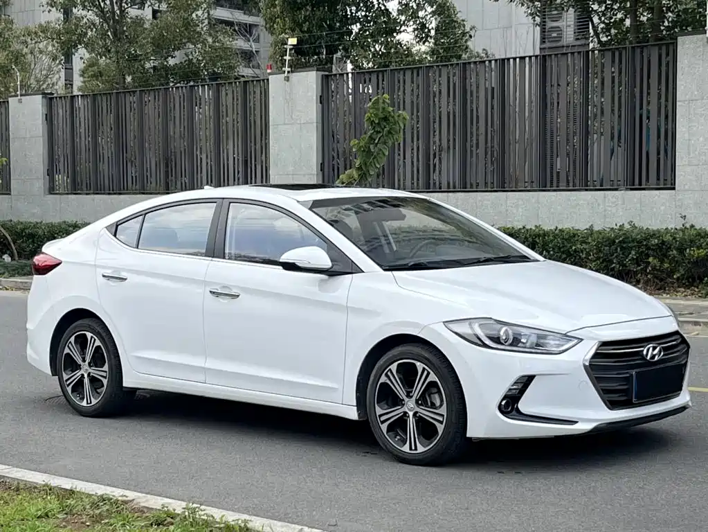Hyundai Elantra 2019 — фото 3