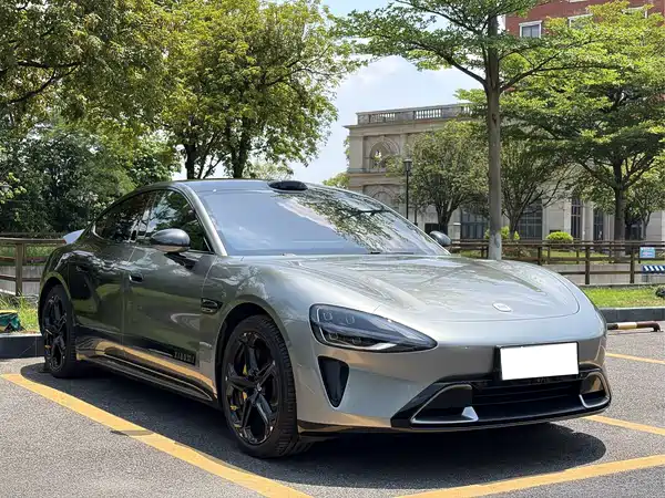 Xiaomi SU7 2024
