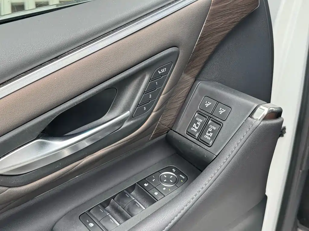 Toyota Vellfire 2024 — фото 18