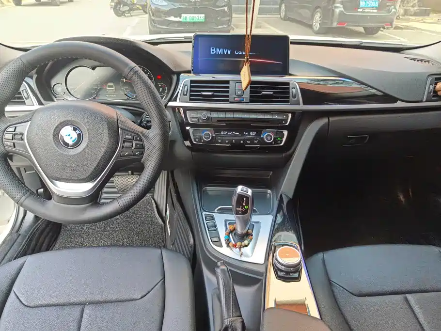BMW 3 Series 2017 — фото 12