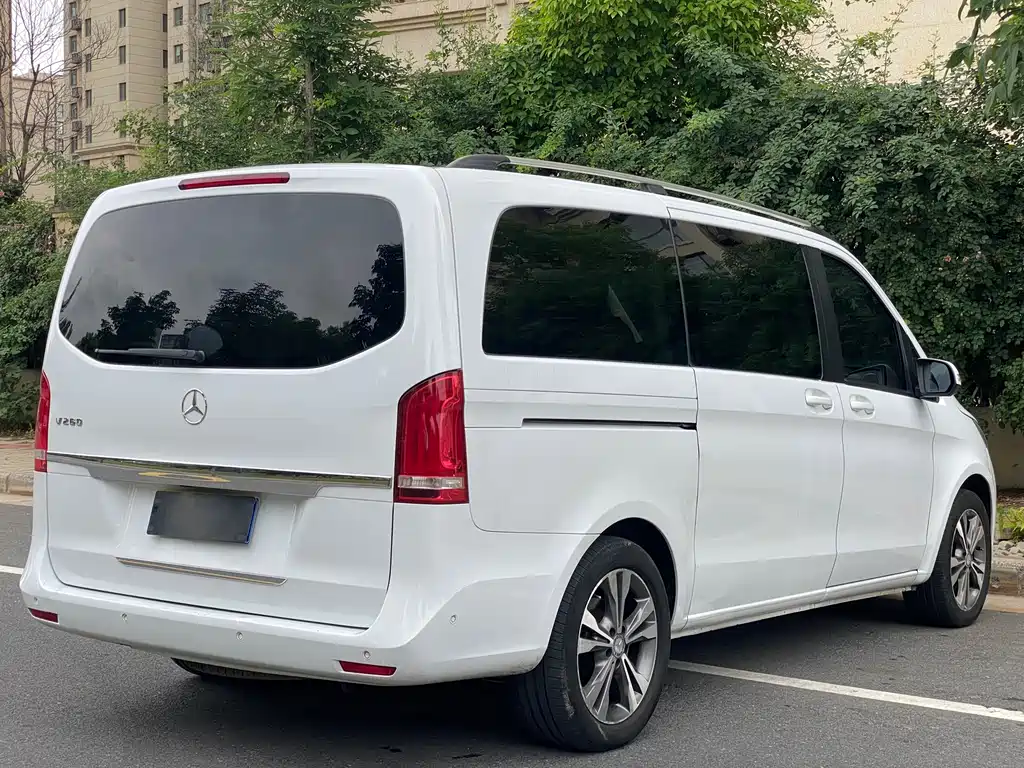 Mercedes-Benz V-Class 2017 — фото 9
