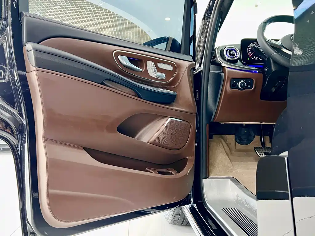 Mercedes-Benz V-Class 2025 — фото 24