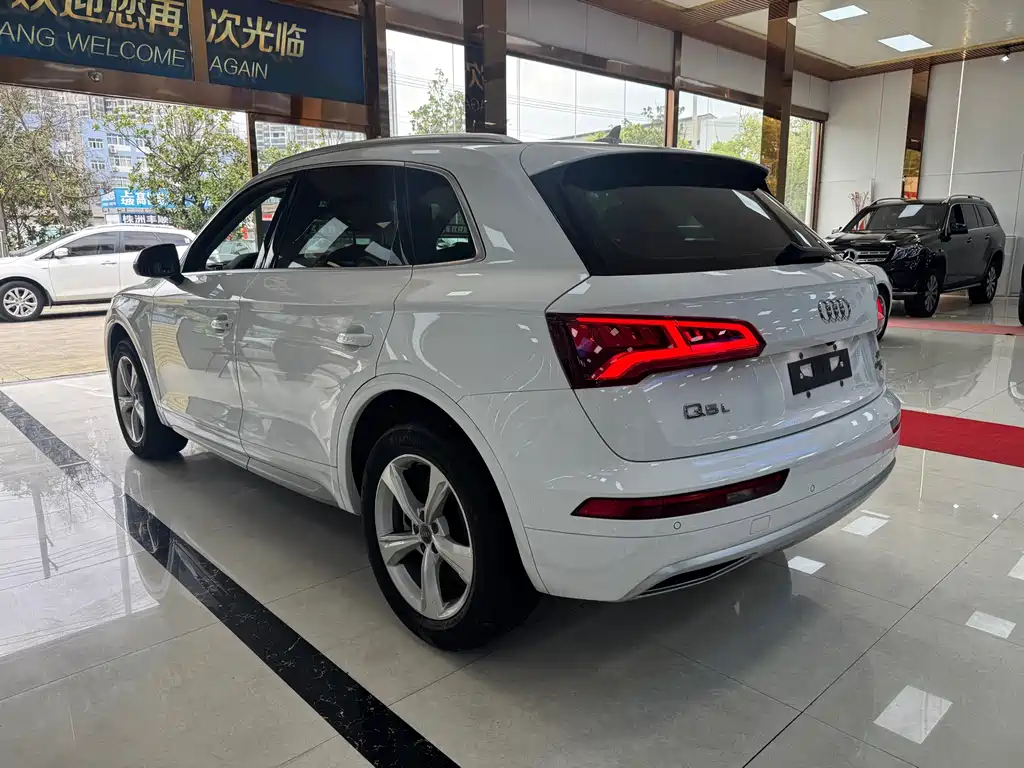 Audi Q5L 2021 — фото 10