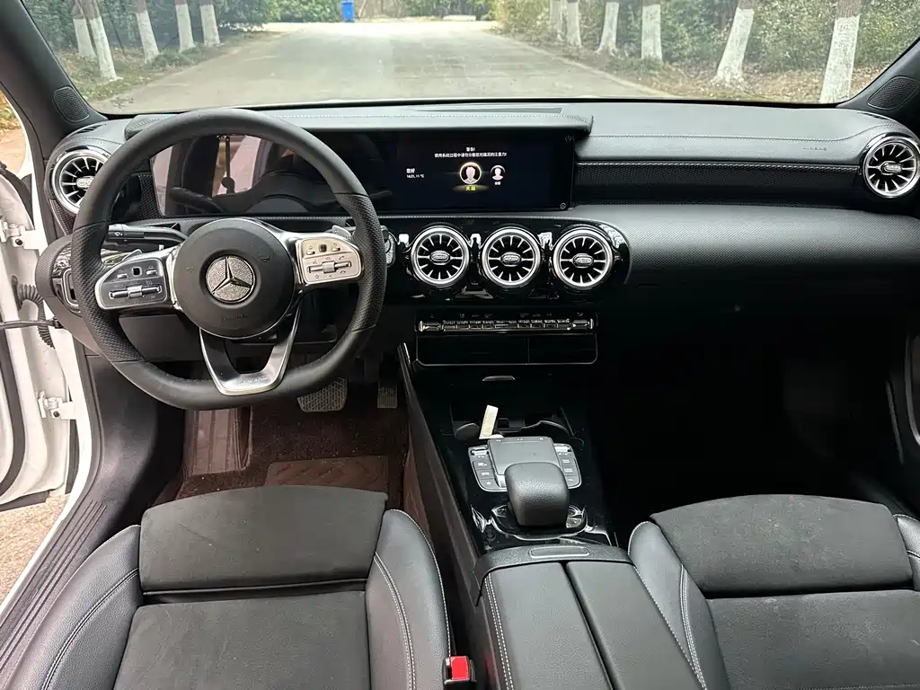 Mercedes-Benz A-Class 2023 — фото 13