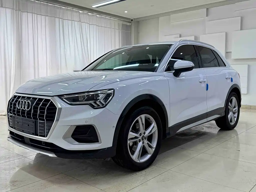 Audi Q3 2021 — фото 1