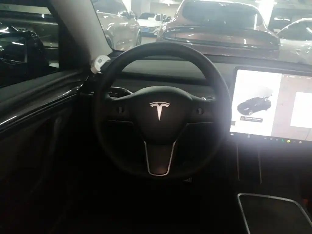 Tesla Model Y 2022 — фото 11