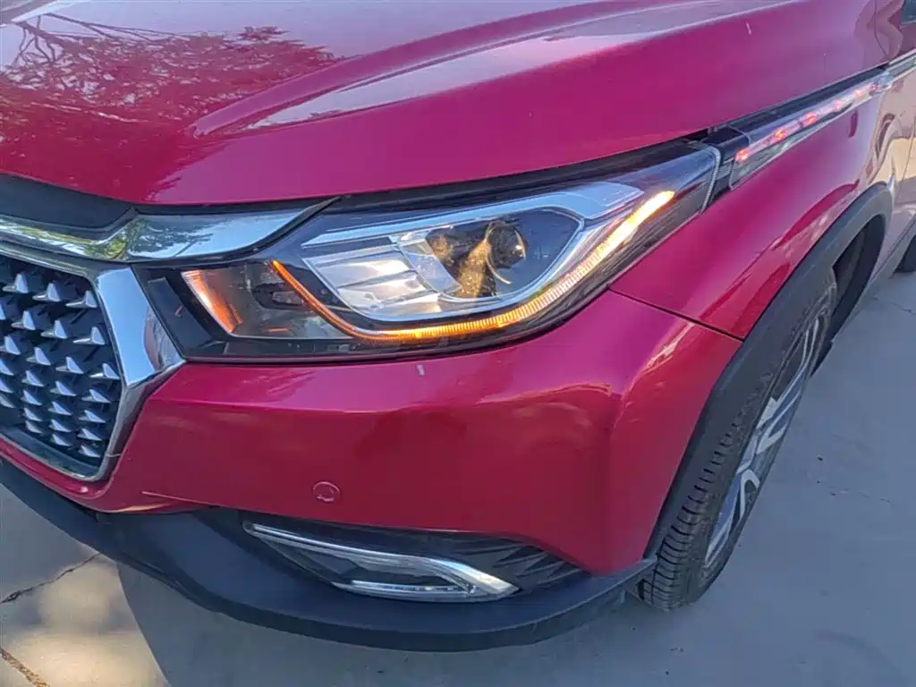 Luxgen U5 SUV 2018 — фото 24