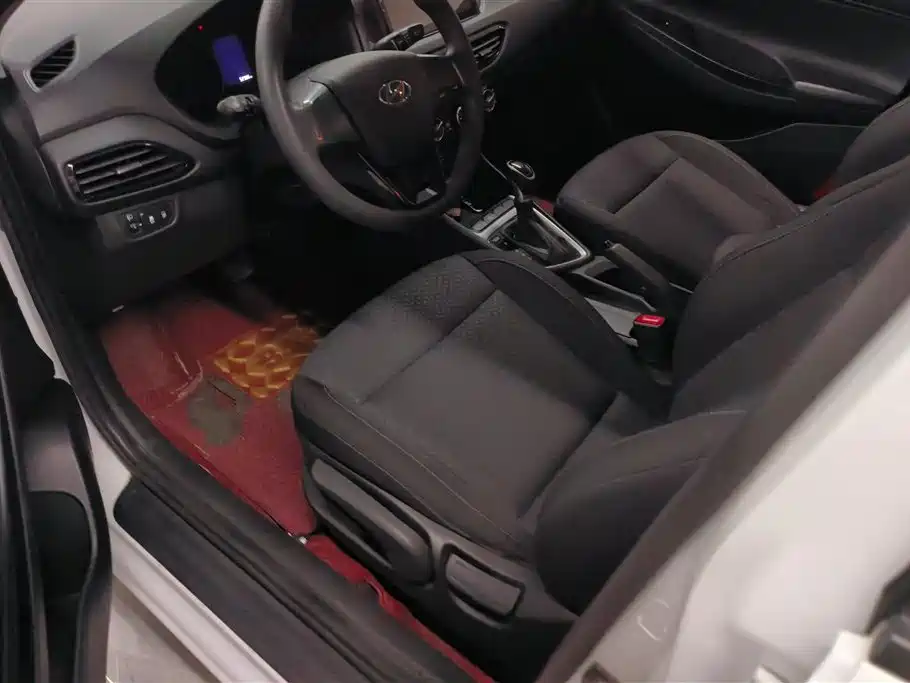 Hyundai Elantra 2018 — фото 9