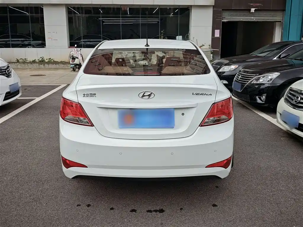 Hyundai Verna 2015 — фото 7