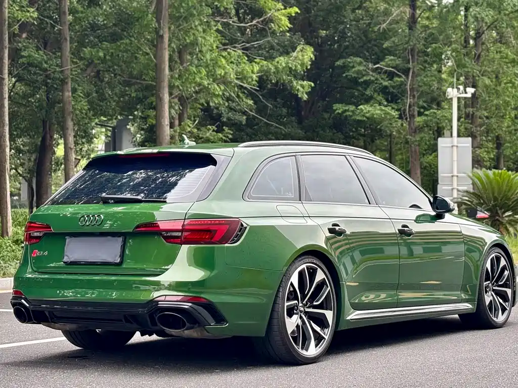 Audi RS 4 2019 — фото 11