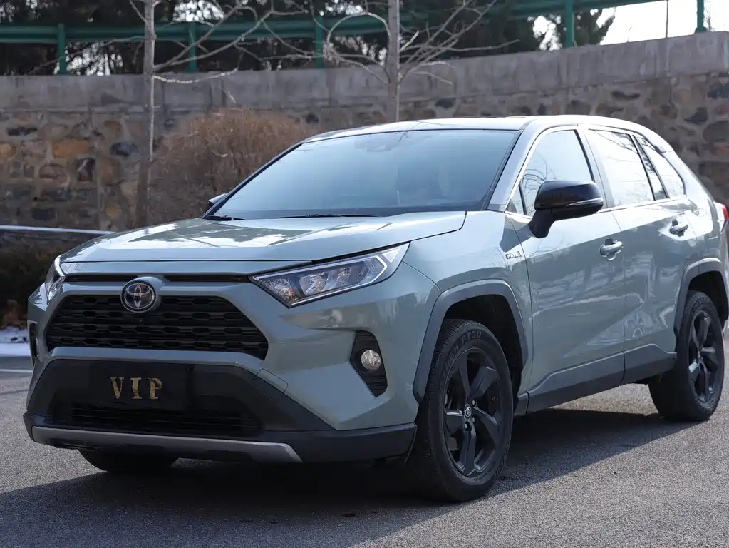 Toyota RAV4 2020 — фото 1