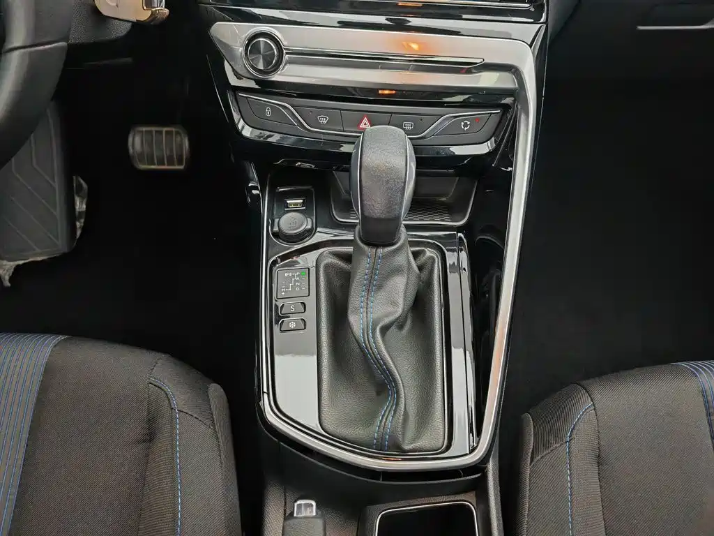 Peugeot 308 2018 — фото 13