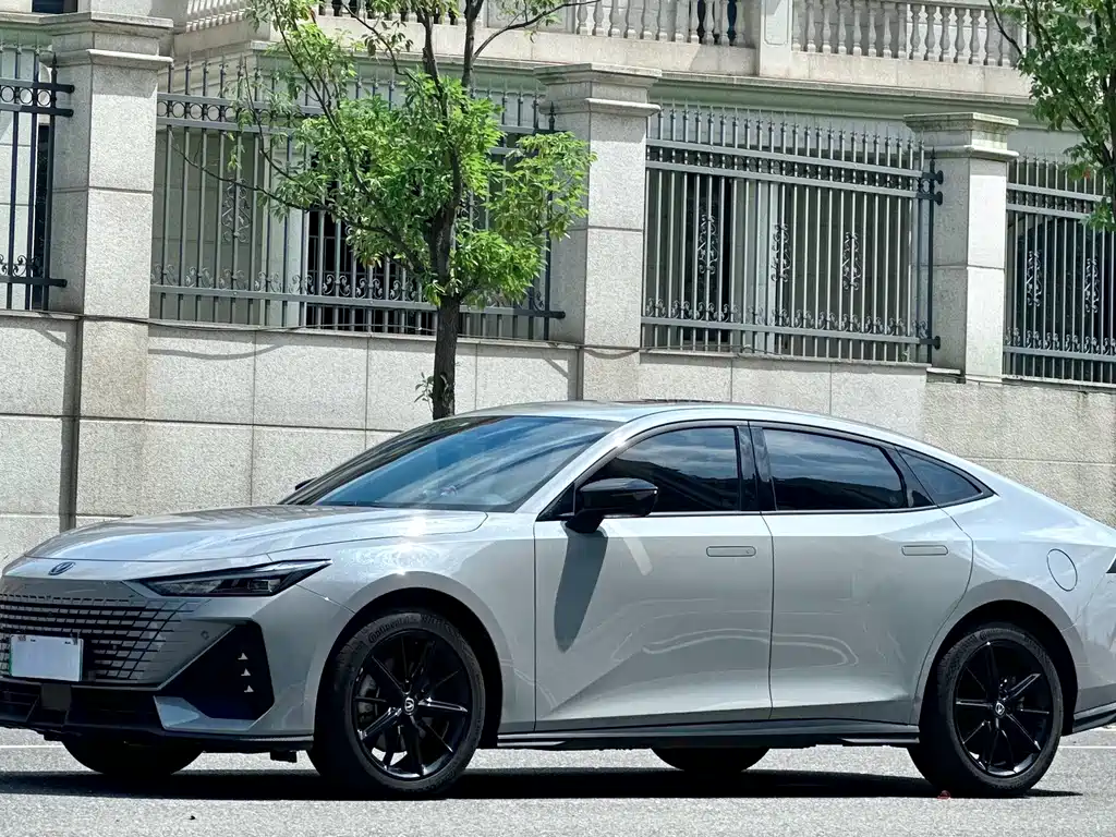 Changan UNI-V iDD 2023