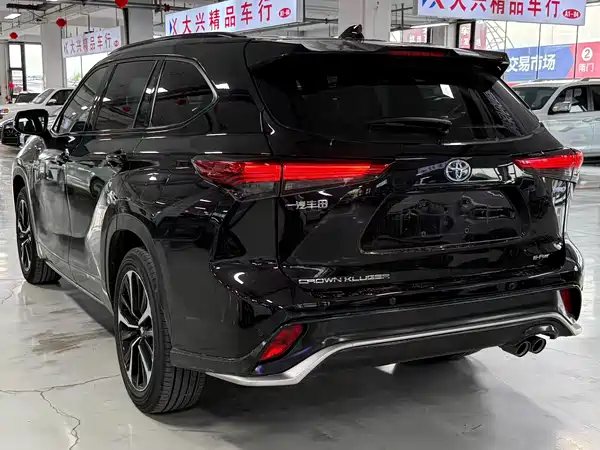 Toyota Crown Kluger 2022