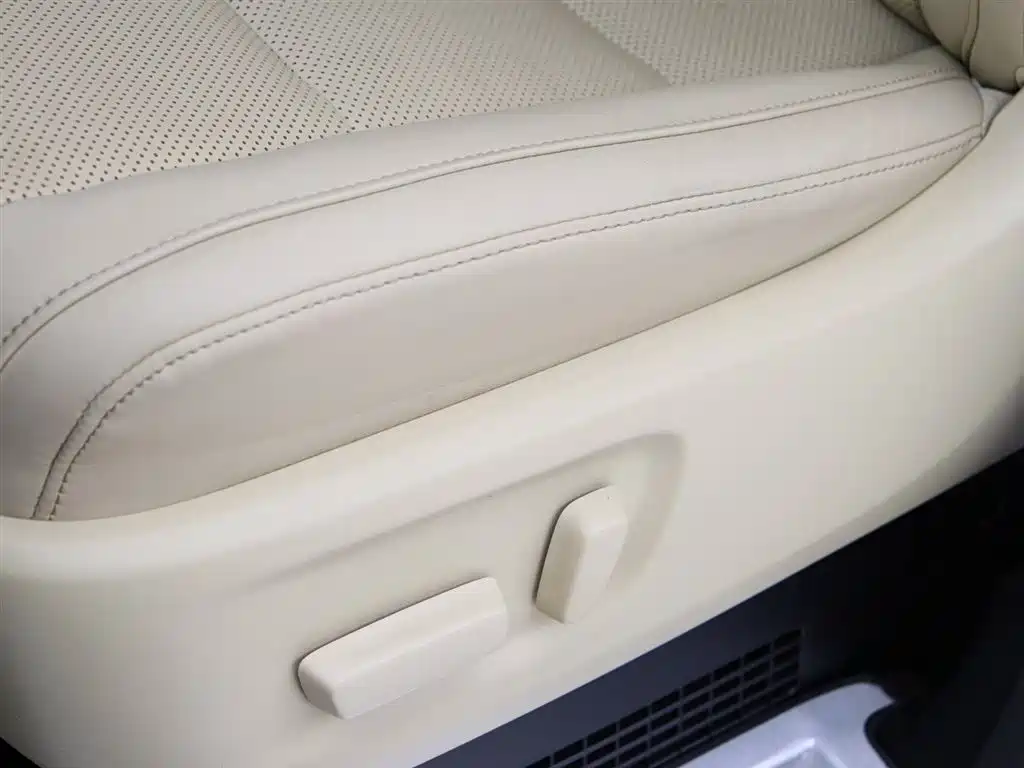 Toyota Alphard 2023 — фото 4