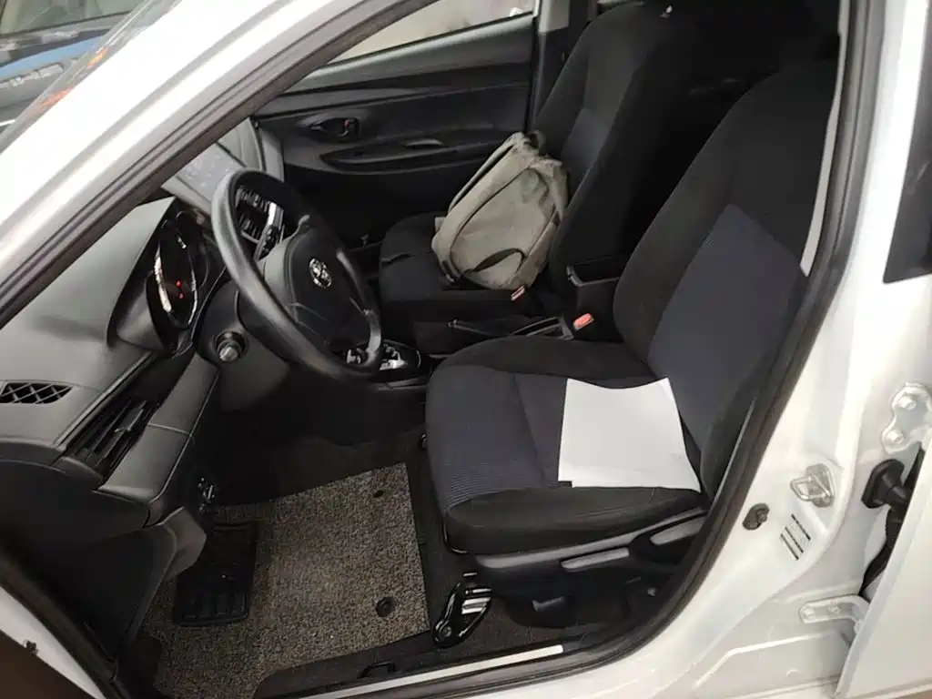 Toyota Yaris L 2017 — фото 15